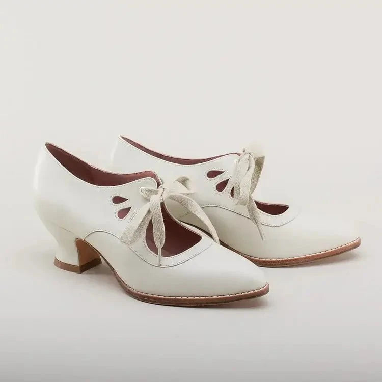 Lavinque Sandals Blanc / 35 Chaussures Vintage à Talon Bas | Élégance Rétro | Confort et Style Intemporel