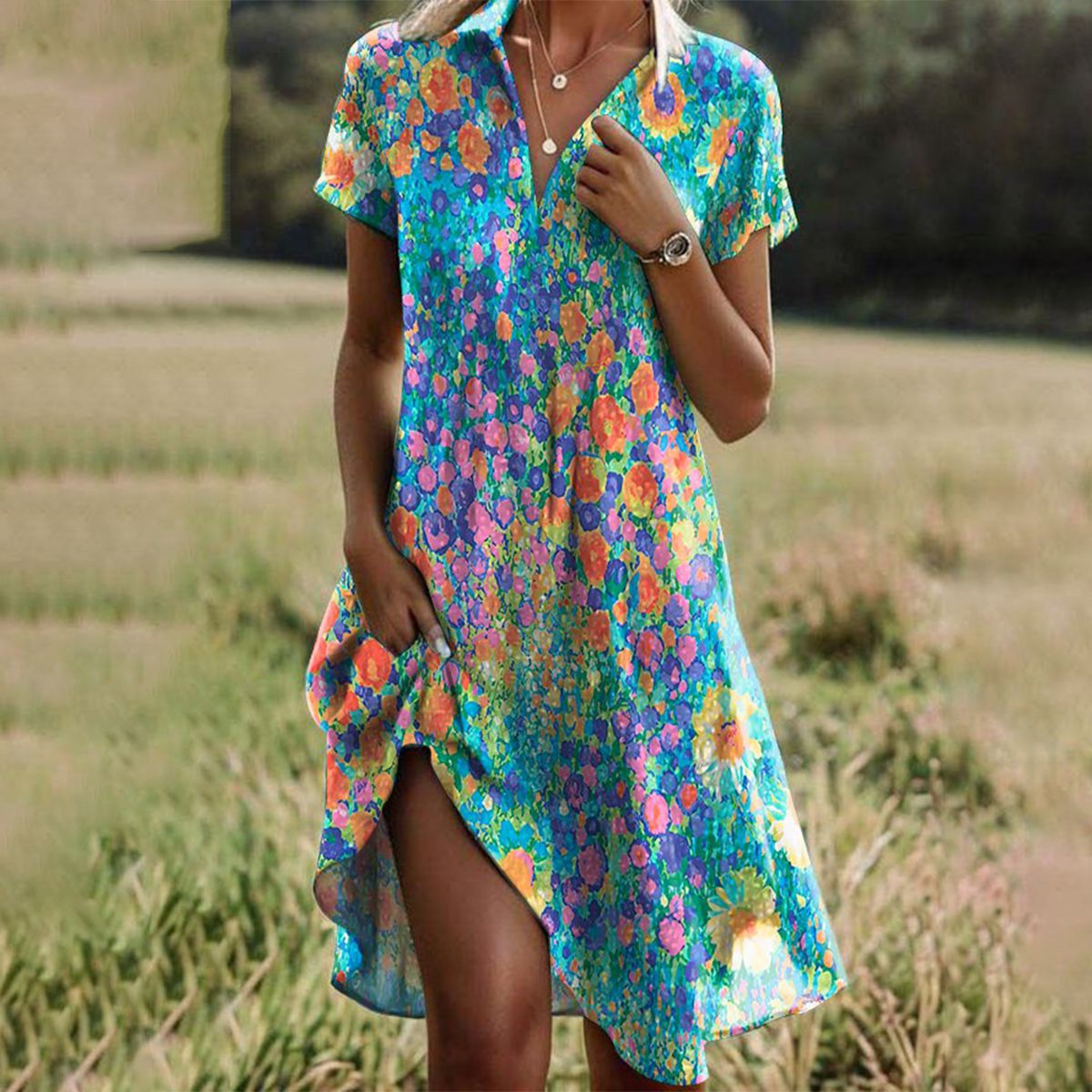Robe courte fluide à fleurs champêtres