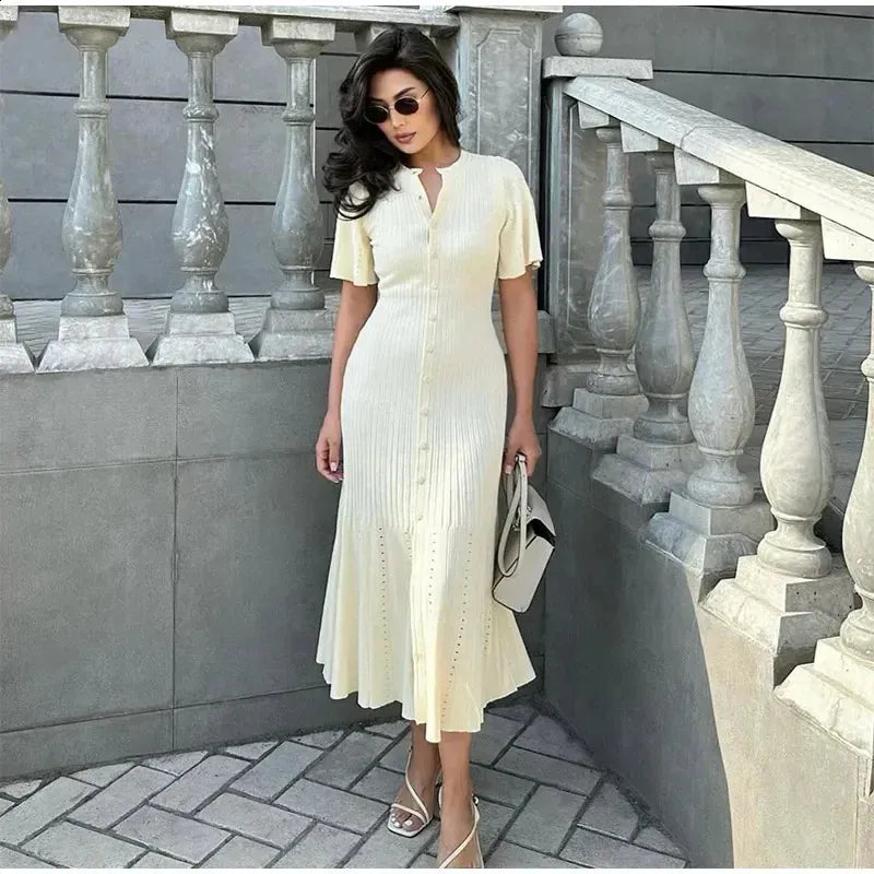 Robe midi boutonnée élégante