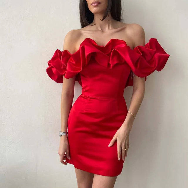 Robe courte à volants épaules dénudées