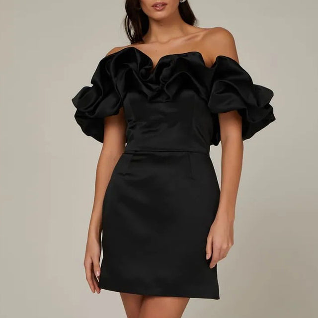 Robe courte à volants épaules dénudées