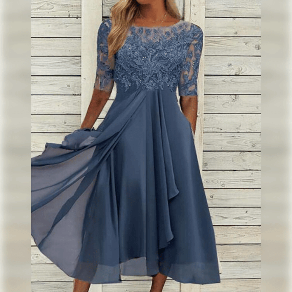 Robe Élégante en Dentelle et Tissu Fluide