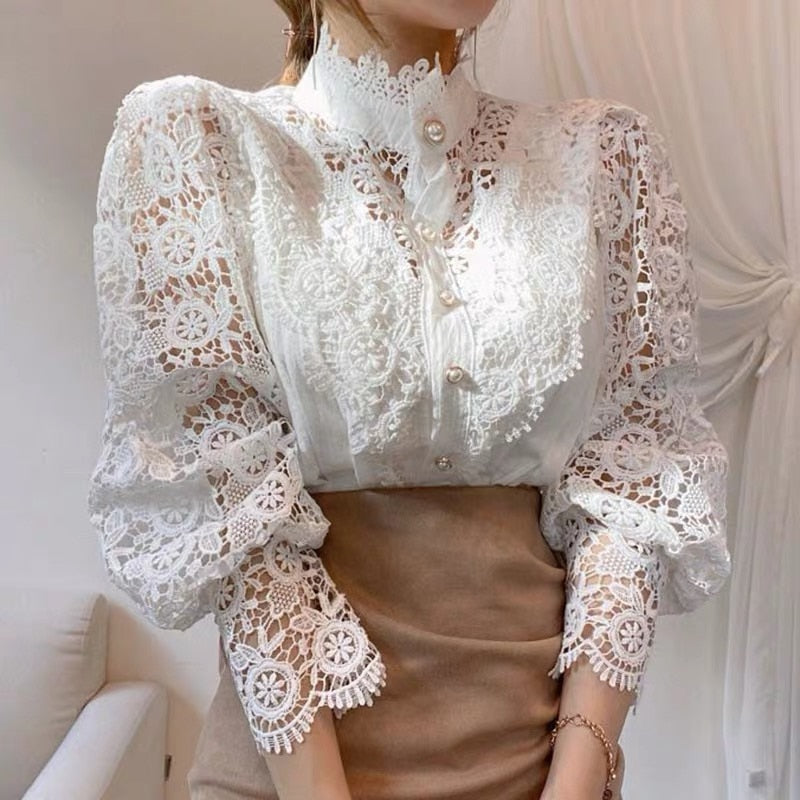 Blouse en dentelle à col montant | Romantique & sophistiquée
