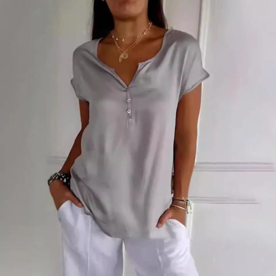 Top satiné boutonné | Chic & léger | Finition brillante