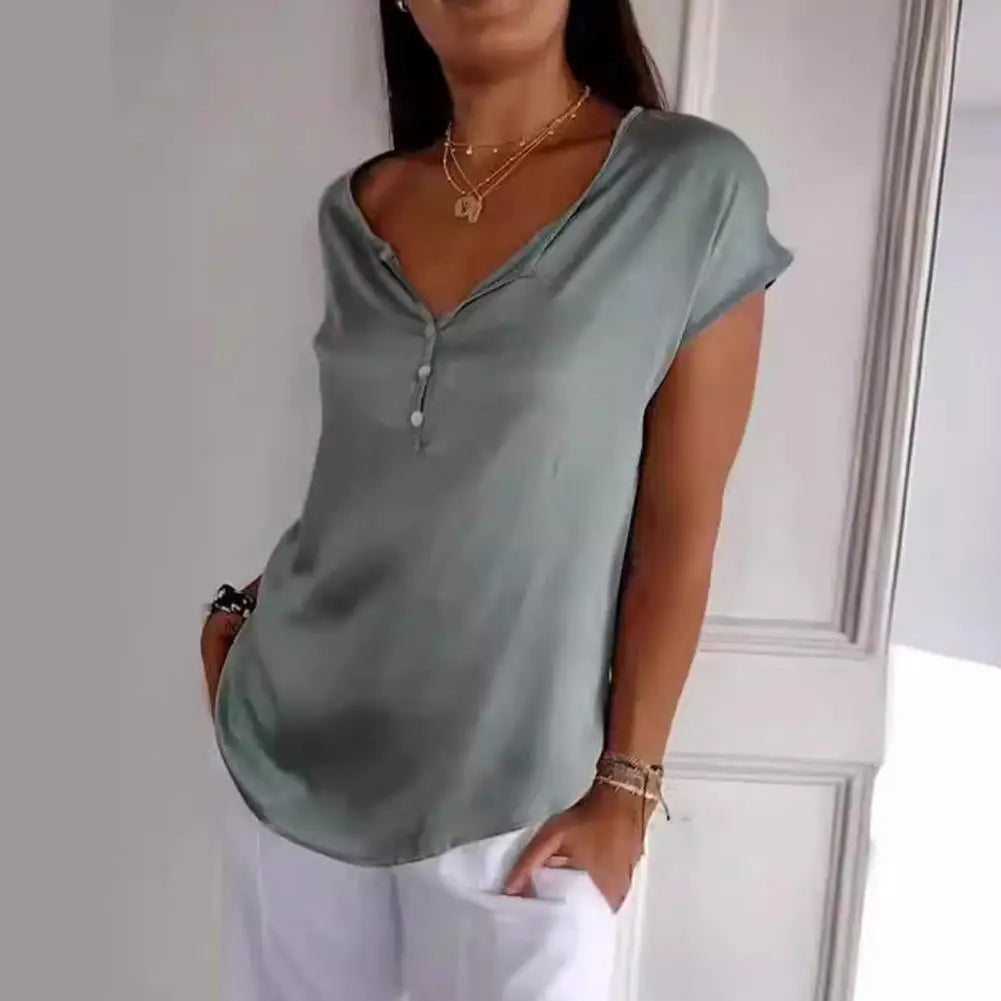 Top satiné boutonné | Chic & léger | Finition brillante