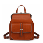 Lavinque Bags Cognac Sac à Dos Élégant à Fermoir Métallique | Rouge Bordeaux | Charme Rétro & Fonctionnalité