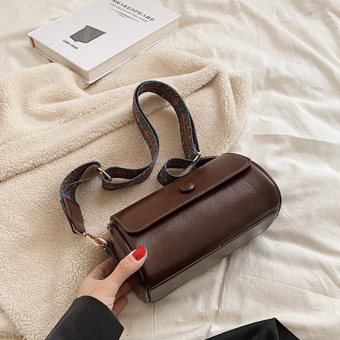 Lavinque Bags Marron foncé / Taille Unique Sac bandoulière en cuir synthétique | Marron | Élégance et praticité