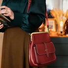 Lavinque Bags Sac à Dos Élégant à Fermoir Métallique | Rouge Bordeaux | Charme Rétro & Fonctionnalité
