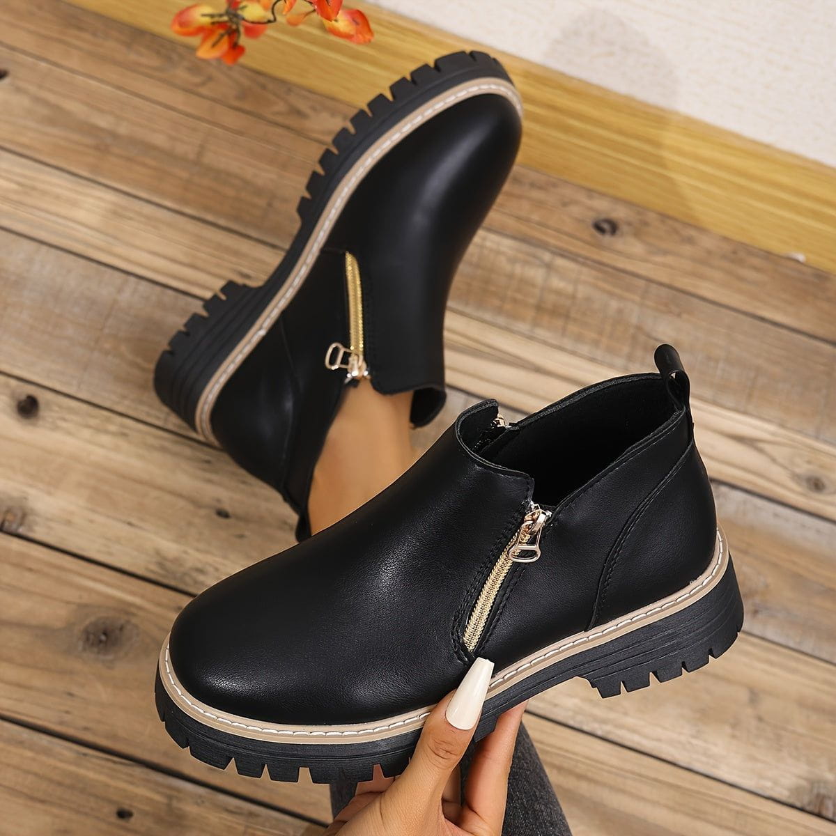 Lavinque Boots Bottines Zippées à Semelle Crantée | Noir & Détail Doré | Urbaines et Confortables