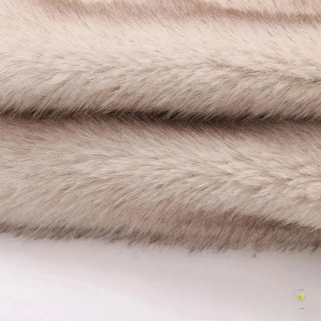 Lavinque Coats & Jacket Veste Courte en Fausse Fourrure | Noire | Glamour et Audacieuse