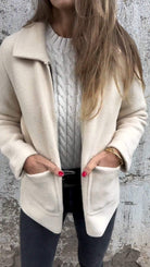 Lavinque Coats & Jackets Blanc / S Veste Courte en Laine | Rouge Vif | Dynamique et Confortable