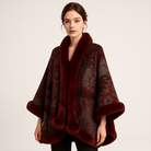 Lavinque Coats & Jackets Cape en Jacquard Doux | Motif Paon Élégant | Bordure en Fausse Fourrure