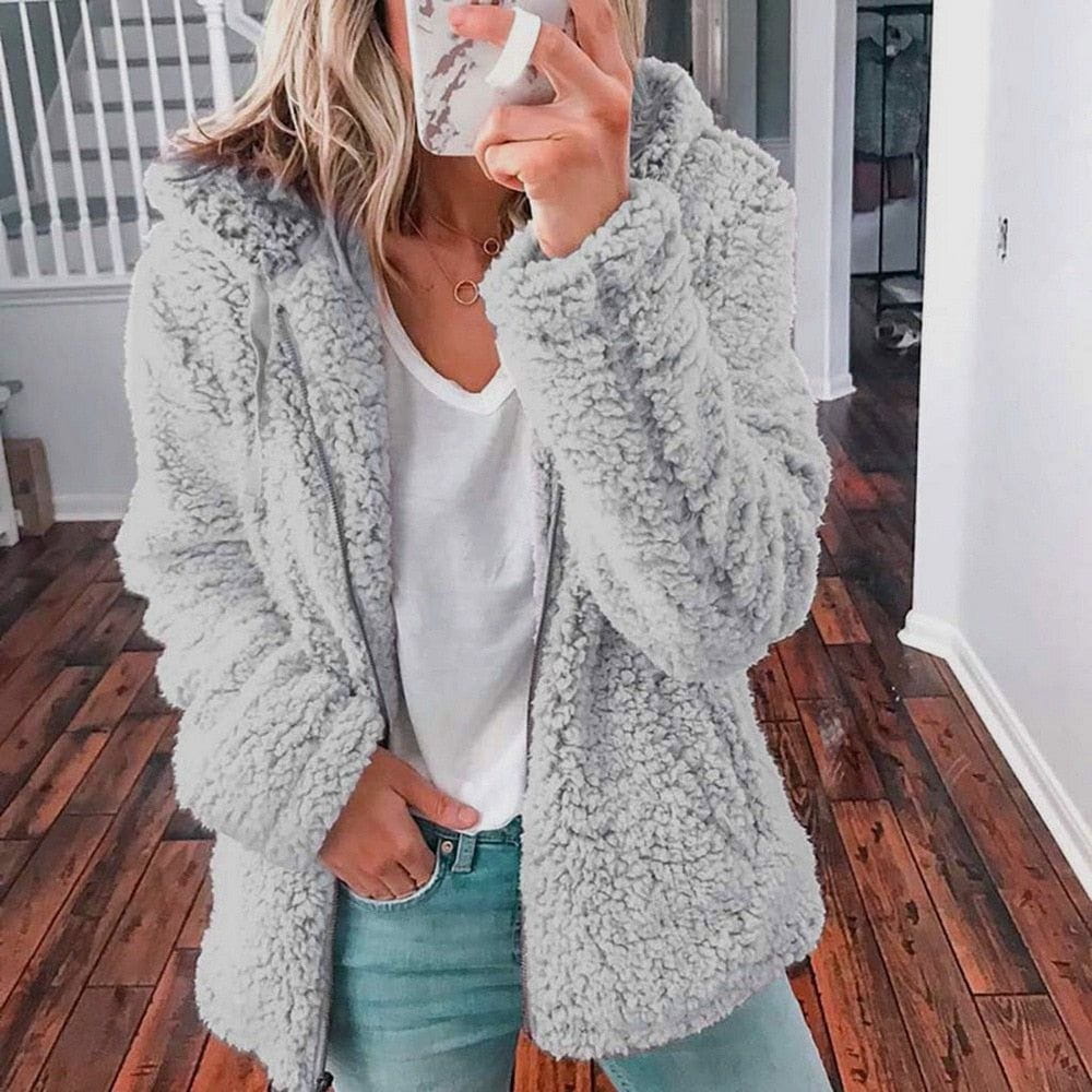 Lavinque Coats & Jackets Gris Clair / S Veste Douillette en Fausse Fourrure | Cocooning | Chaude et Tendance