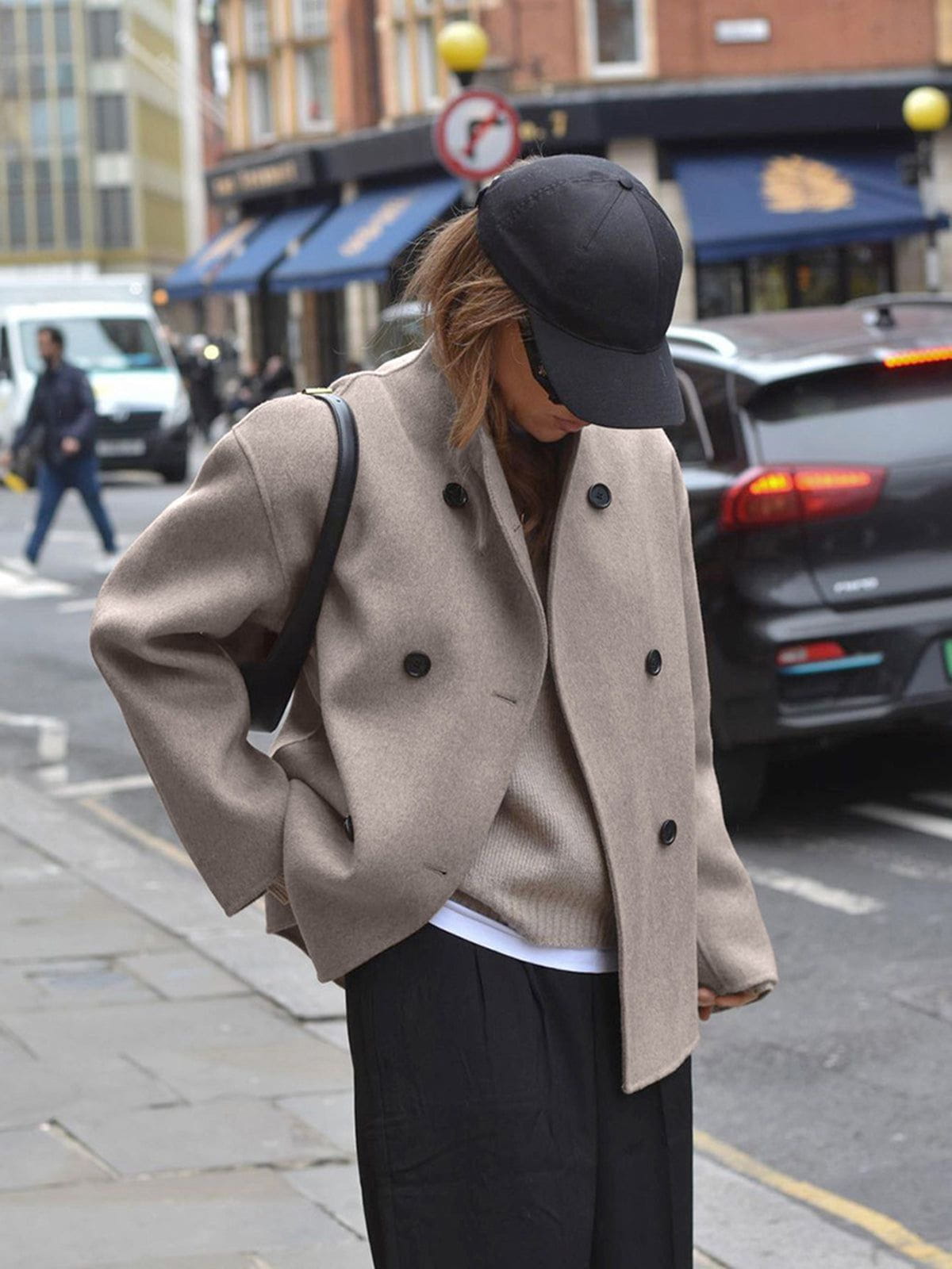 Lavinque Coats & Jackets Manteau Court en Laine | Taupe | Structuré et Tendance