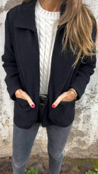 Lavinque Coats & Jackets Noir / S Veste Courte en Laine | Rouge Vif | Dynamique et Confortable