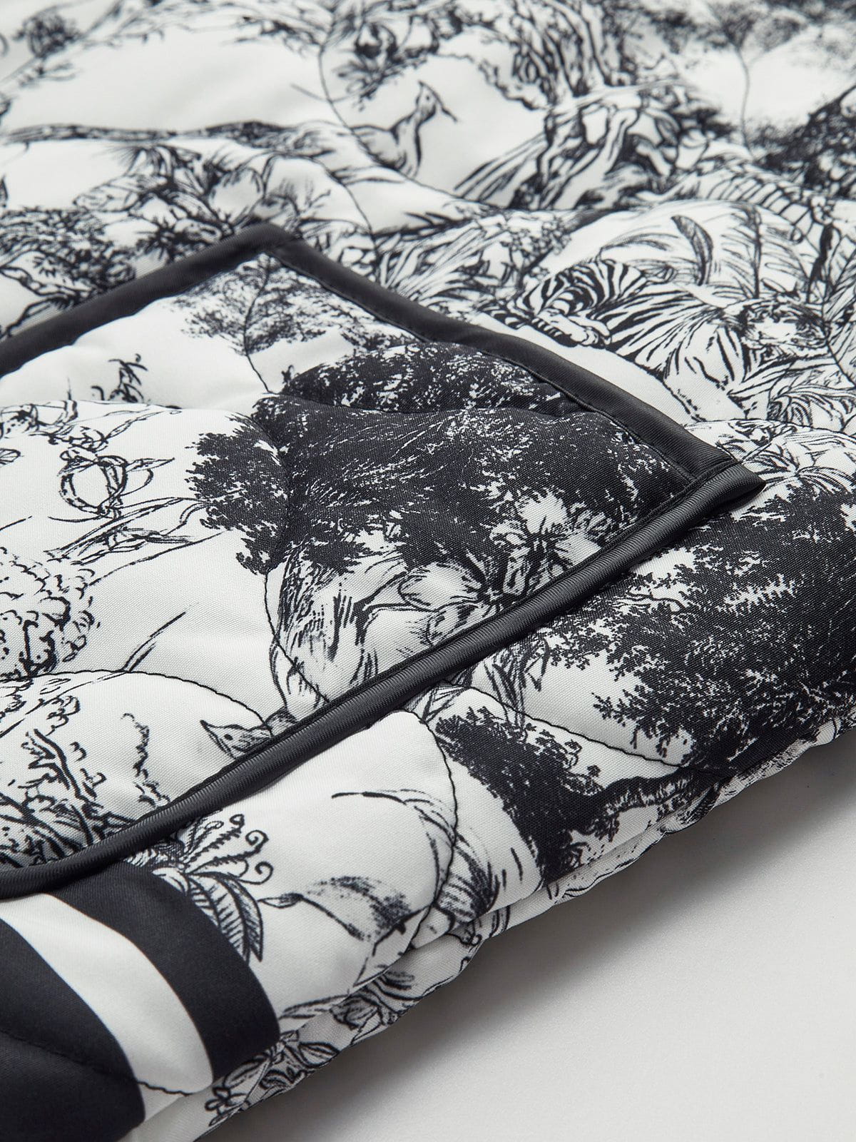 Lavinque Coats & Jackets Veste Imprimée | Toile de Jouy Noir & Blanc | Artistique & Chic