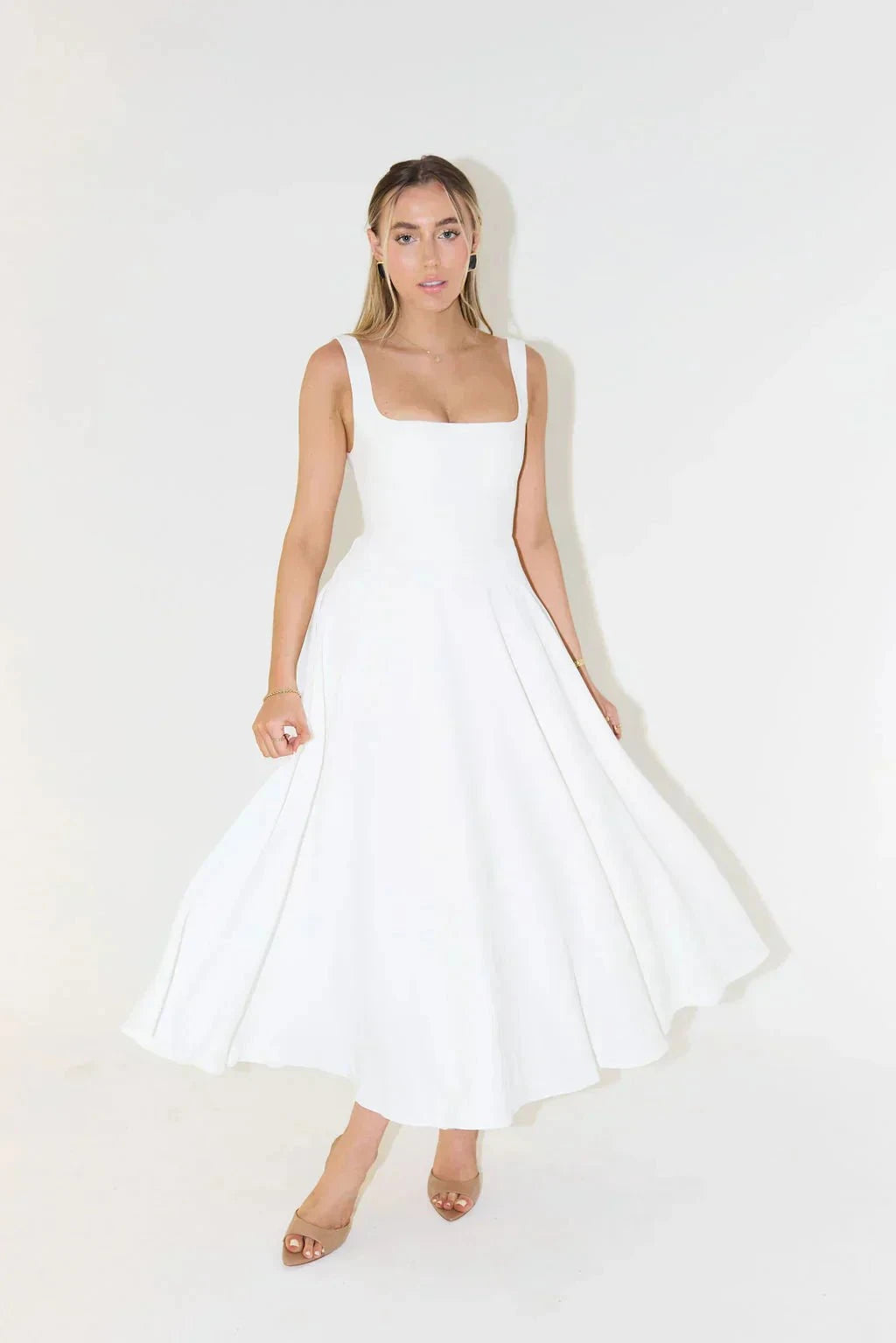 Lavinque Dress Blanc / XS Robe Longue Évasée | Élégante | Fluide et Intemporelle