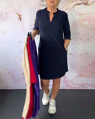 Lavinque Dress Bleu foncé / S Robe Décontractée à Col Fendu | Manches 3/4 | Confort et Élégance