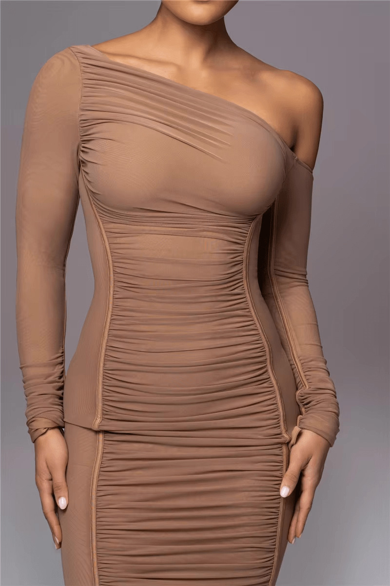 Lavinque Dress Robe Asymétrique Beige | Moulante | Audacieuse et Élégante