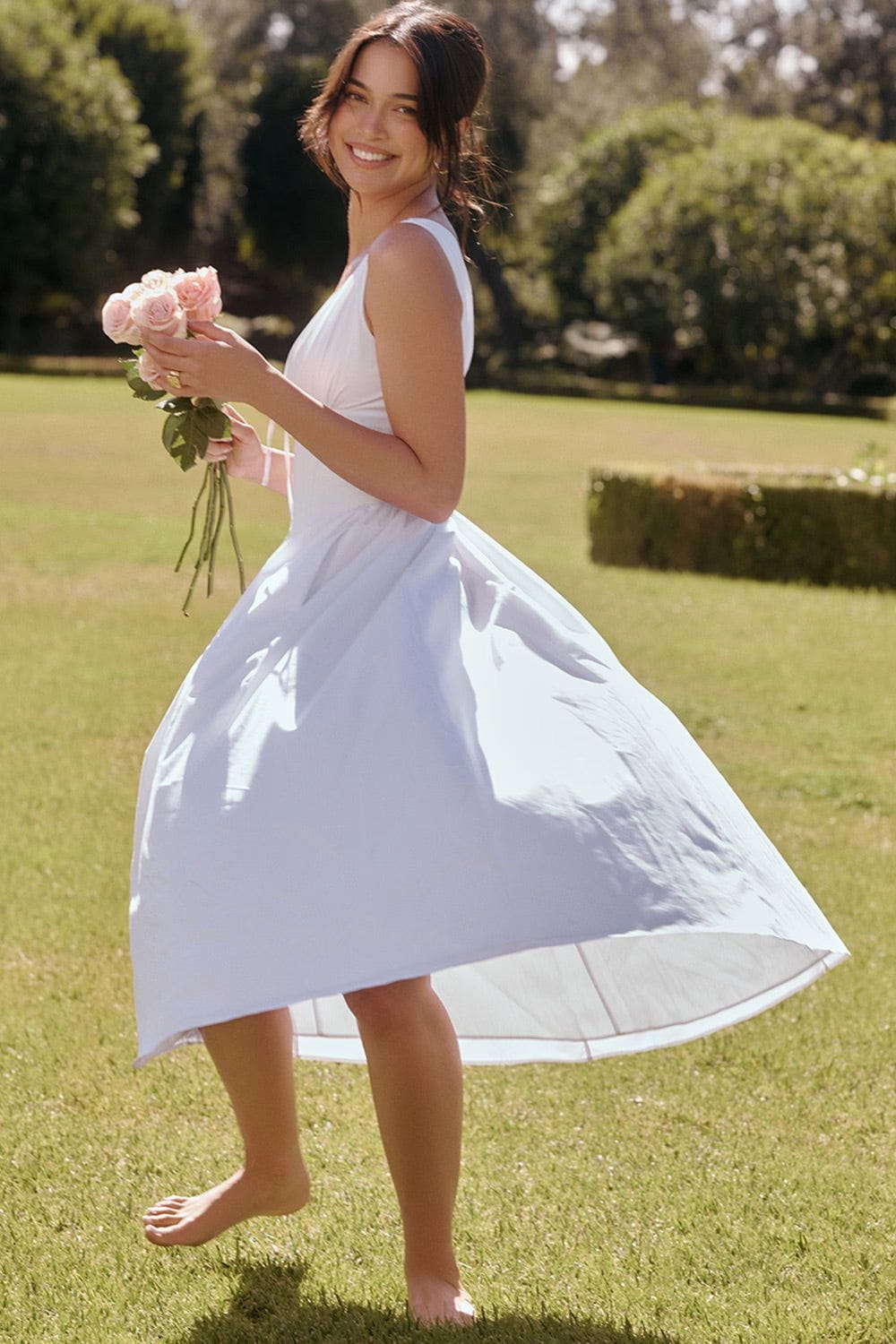 Lavinque Dress Robe Blanche Évasée | Décolleté V | Légère et Élégante