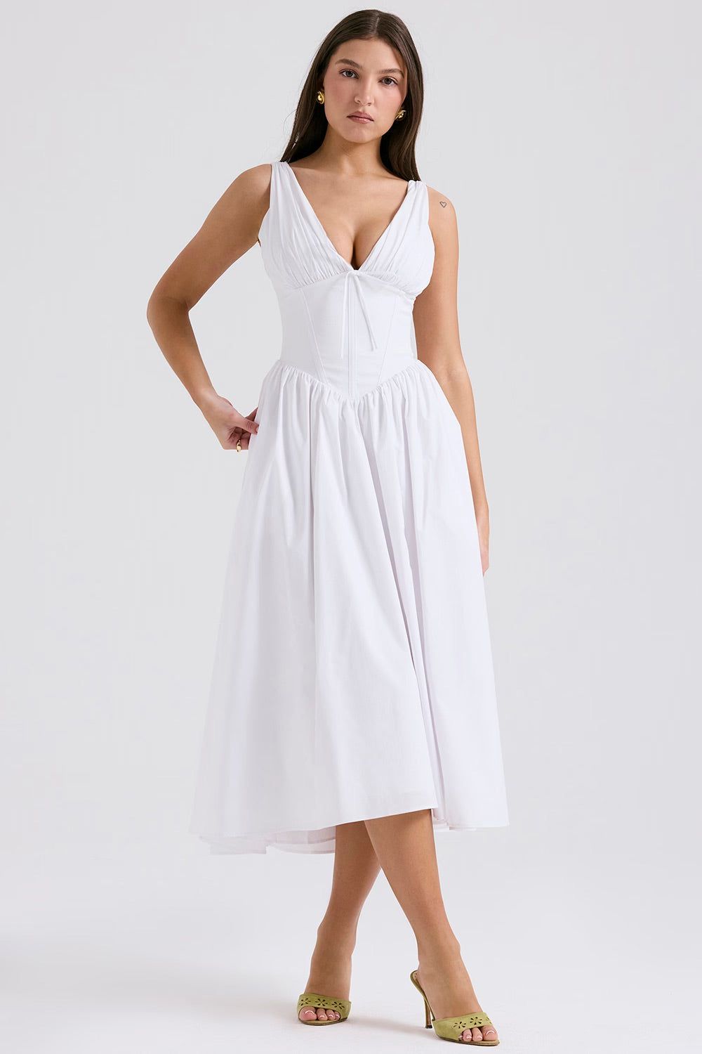Lavinque Dress Robe Blanche Évasée | Décolleté V | Légère et Élégante