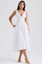 Lavinque Dress Robe Blanche Évasée | Décolleté V | Légère et Élégante