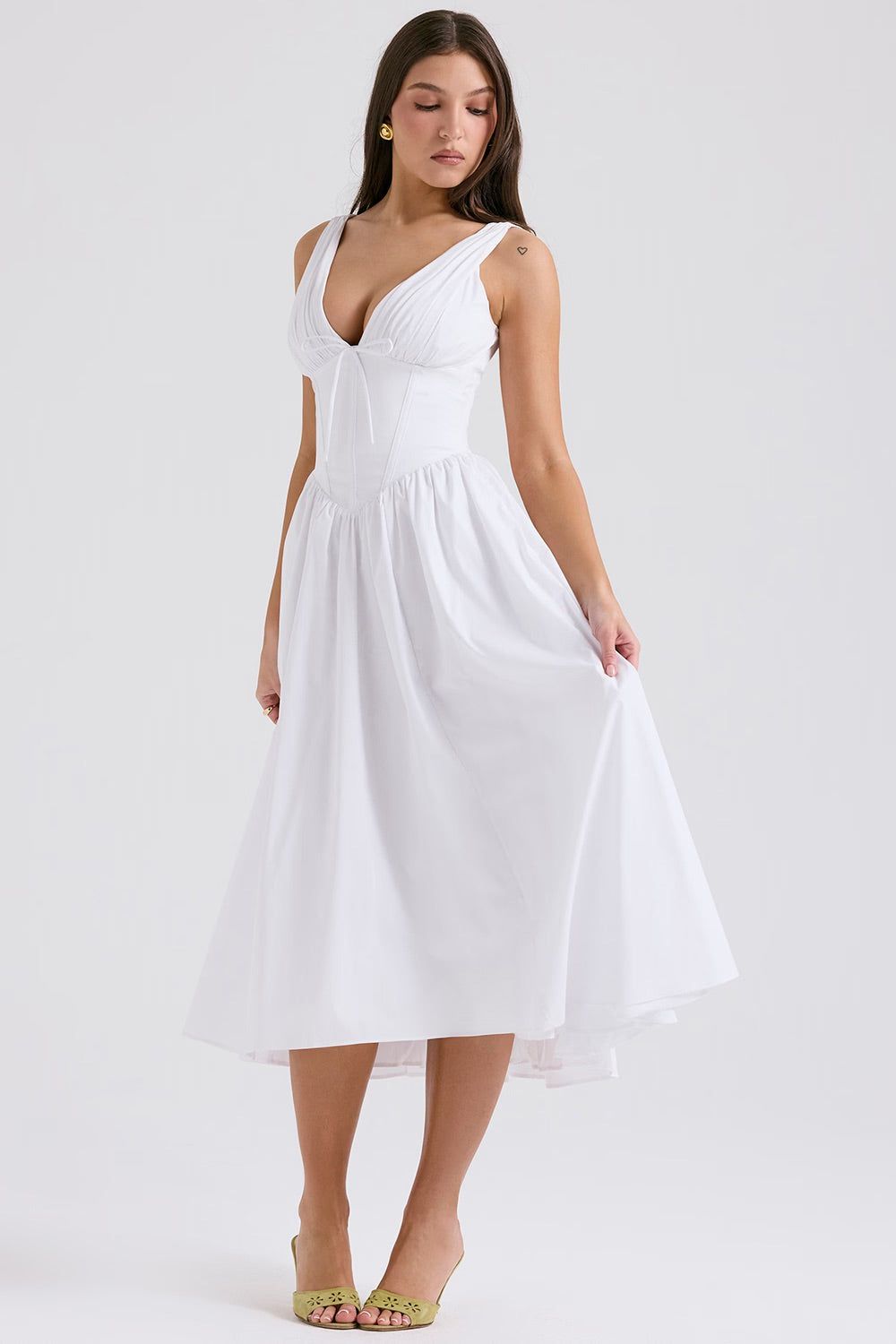 Lavinque Dress Robe Blanche Évasée | Décolleté V | Légère et Élégante