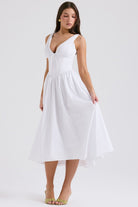 Lavinque Dress Robe Blanche Évasée | Décolleté V | Légère et Élégante