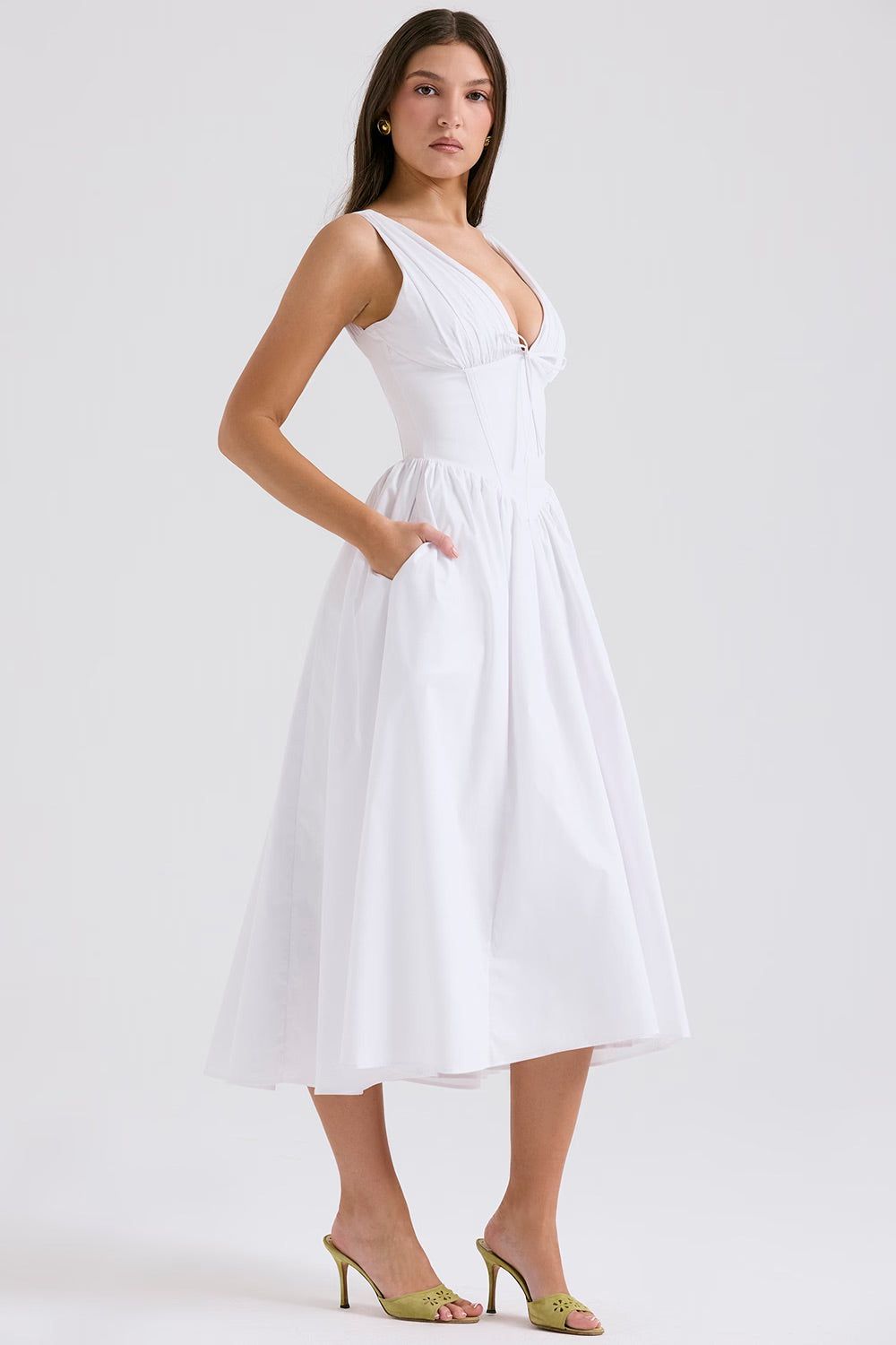 Lavinque Dress Robe Blanche Évasée | Décolleté V | Légère et Élégante