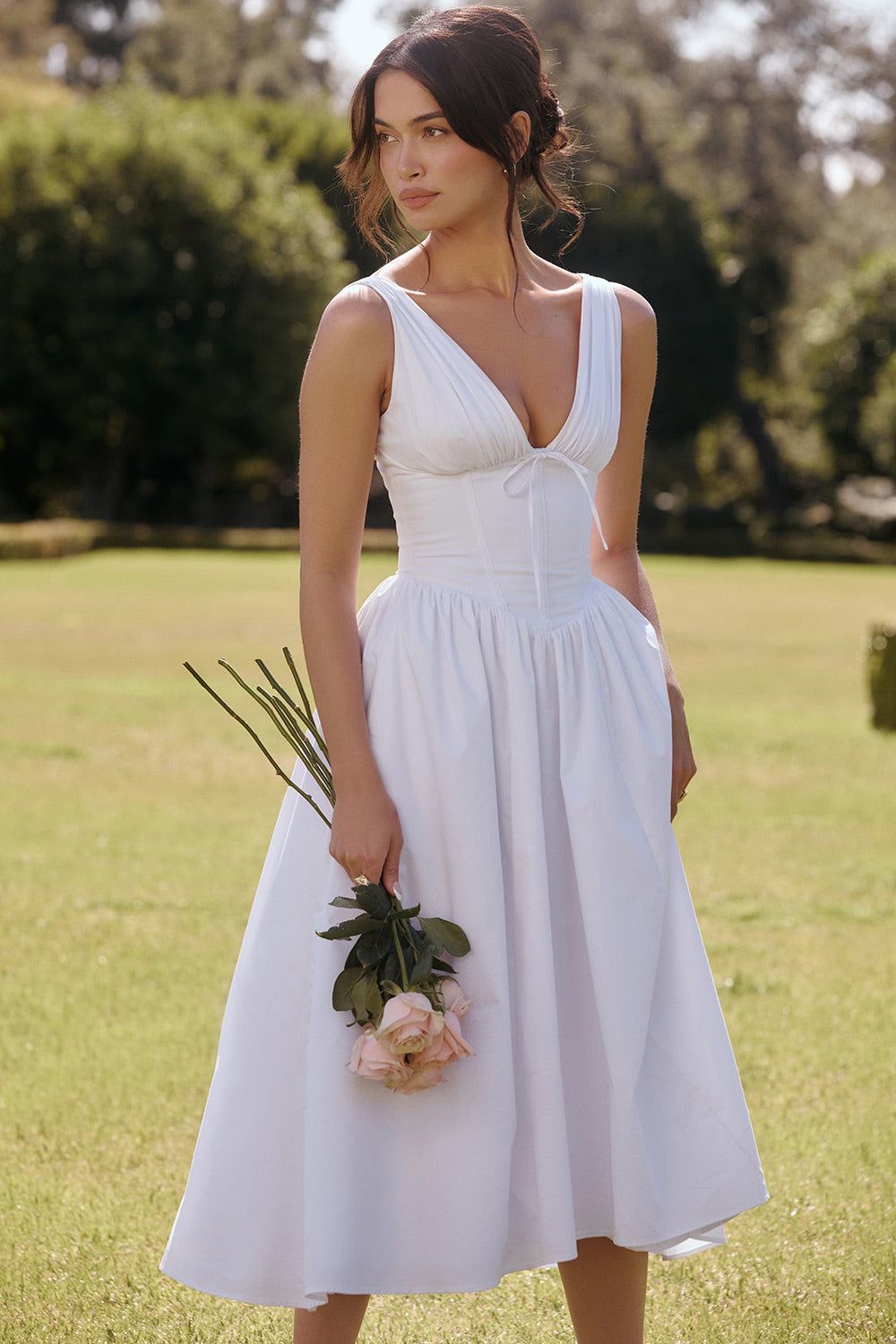 Lavinque Dress Robe Blanche Évasée | Décolleté V | Légère et Élégante