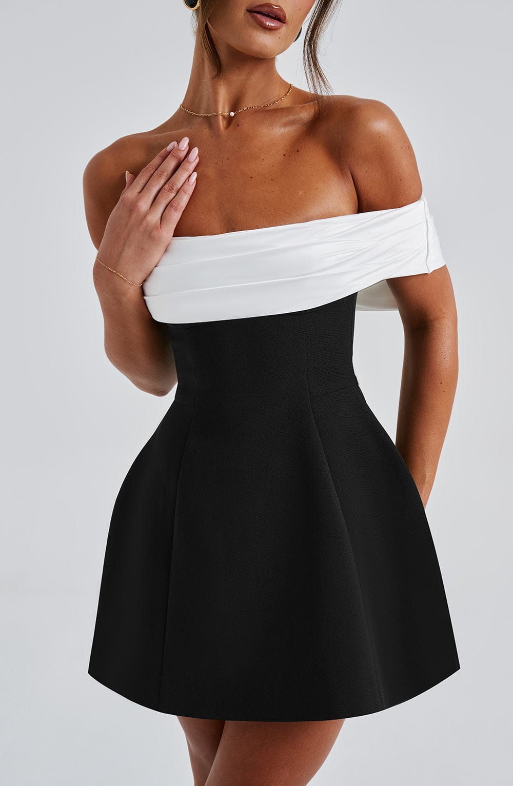 Lavinque Dress Robe Courte Bicolore | Épaules Dénudées | Élégante et Sophistiquée