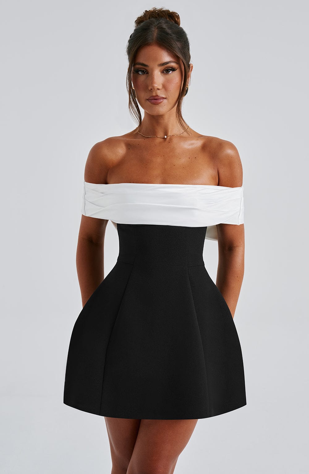 Lavinque Dress Robe Courte Bicolore | Épaules Dénudées | Élégante et Sophistiquée