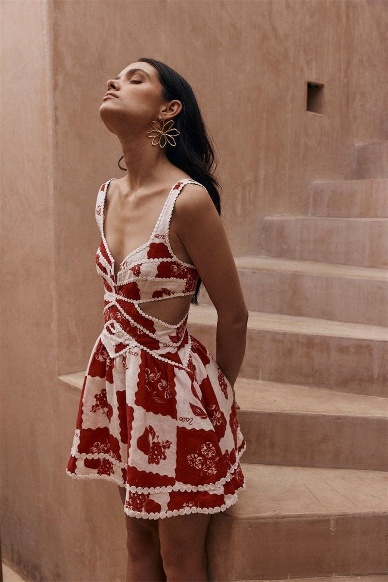 Lavinque Dress Robe Courte Patchwork Rouge et Blanche | Bohème | Légère et Estivale