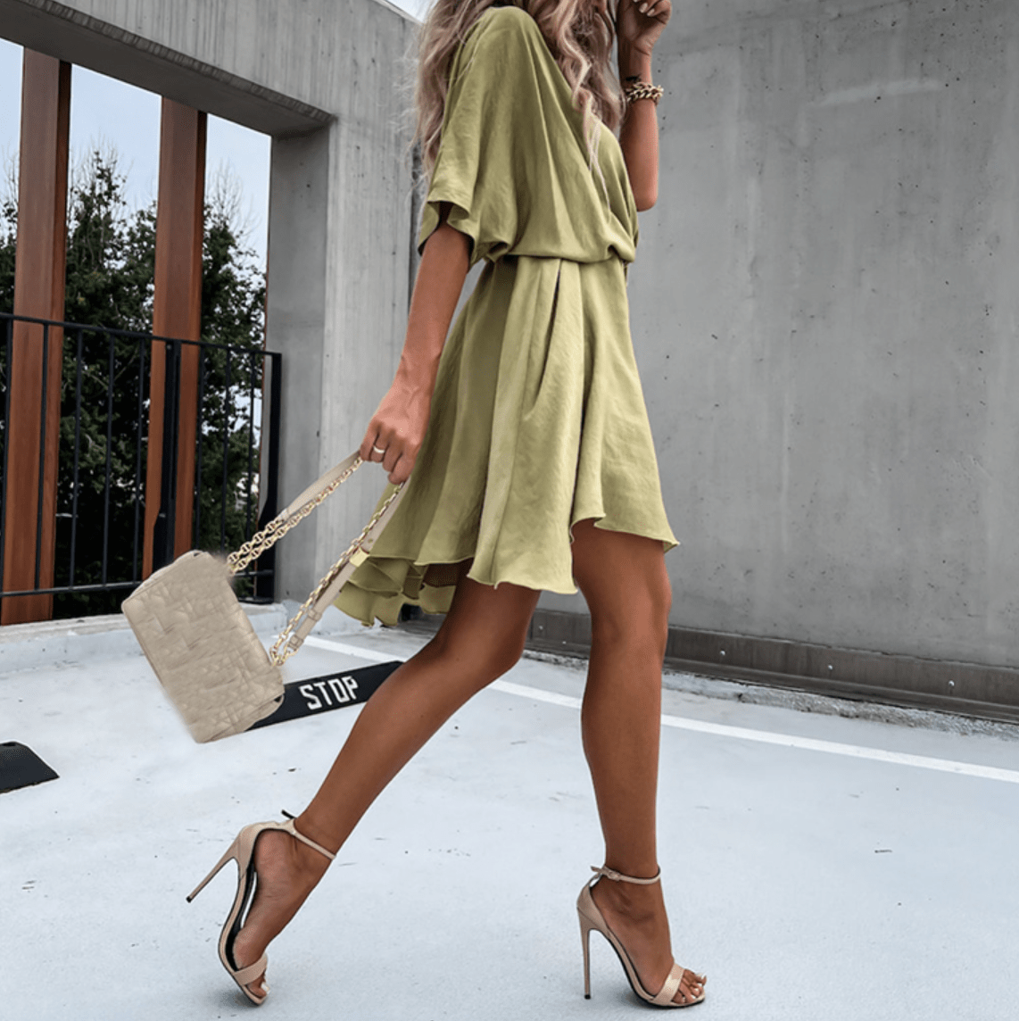 Lavinque Dress Robe Courte Satinée | Fluide | Légère et Élégante