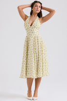 Lavinque Dress Robe Dos Nu à Fleurs | Jaune Pastel | Fraîche et Vintage