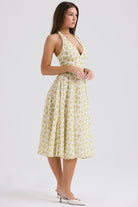 Lavinque Dress Robe Dos Nu à Fleurs | Jaune Pastel | Fraîche et Vintage