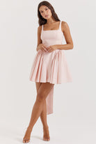 Lavinque Dress Robe Évasée à Bretelles | Élégance & Modernité | Look Sophistiqué