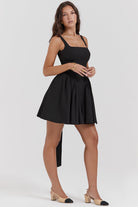 Lavinque Dress Robe Évasée à Bretelles | Élégance & Modernité | Look Sophistiqué