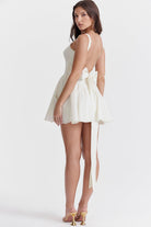 Lavinque Dress Robe Évasée à Bretelles | Élégance & Modernité | Look Sophistiqué
