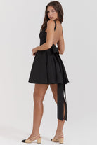 Lavinque Dress Robe Évasée à Bretelles | Élégance & Modernité | Look Sophistiqué