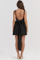Lavinque Dress Robe Évasée à Bretelles | Élégance & Modernité | Look Sophistiqué