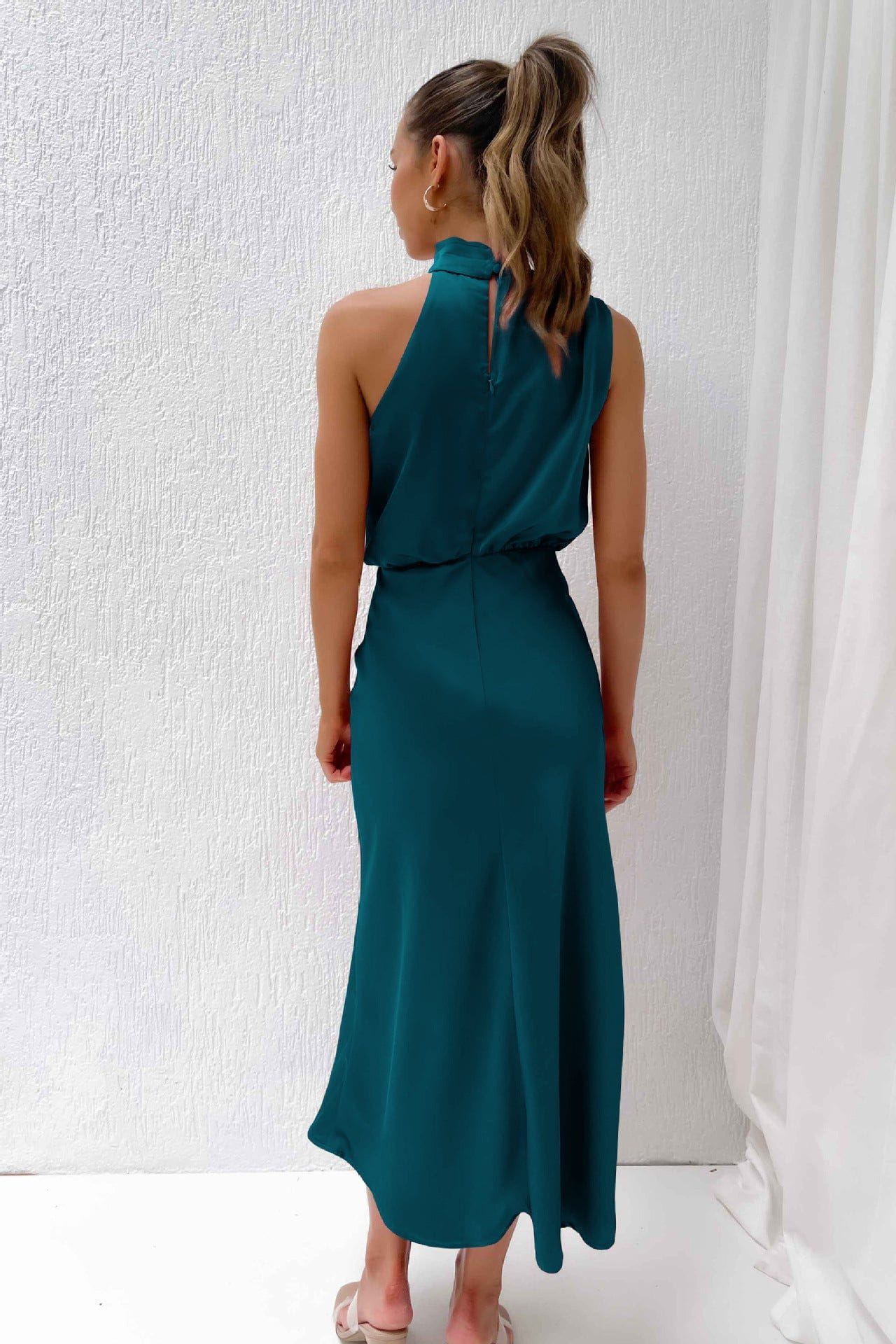 Lavinque Dress Robe Longue Satinée | Col Drapé | Élégance Intemporelle