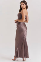 Lavinque Dress Robe Longue Satinée Noire | Bustier Drapé | Élégance Sensuelle
