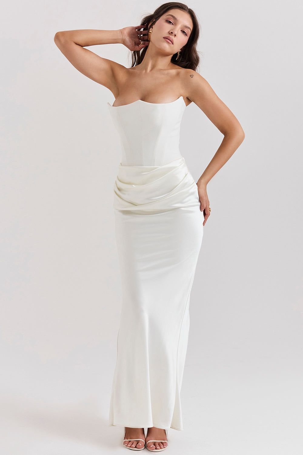 Lavinque Dress Robe Longue Satinée Noire | Bustier Drapé | Élégance Sensuelle