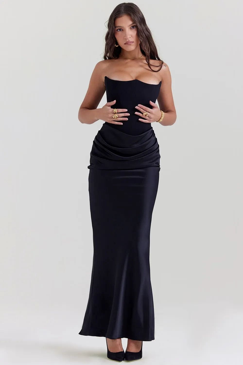 Lavinque Dress Robe Longue Satinée Noire | Bustier Drapé | Élégance Sensuelle