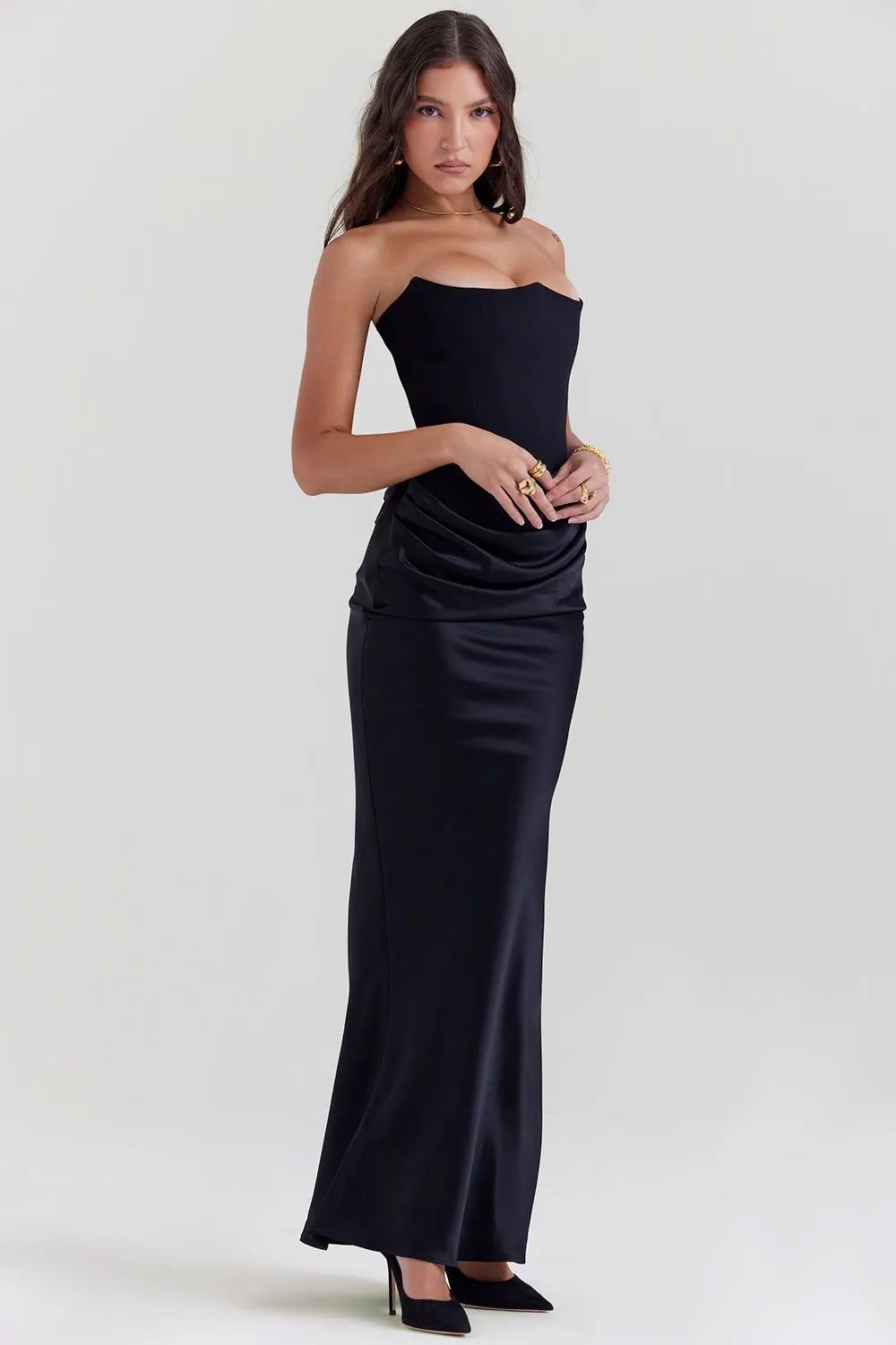 Lavinque Dress Robe Longue Satinée Noire | Bustier Drapé | Élégance Sensuelle