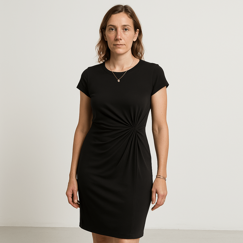 Lavinque Dress Robe Noire Ajustée | Plissée à la Taille | Élégante & Polyvalente