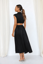 Lavinque Dress Robe Noire Midi | Découpes à la Taille | Élégance Moderne