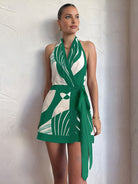 Lavinque Dress Vert / XS Robe Courte Évasée | Imprimé Graphique | Élégante et Moderne