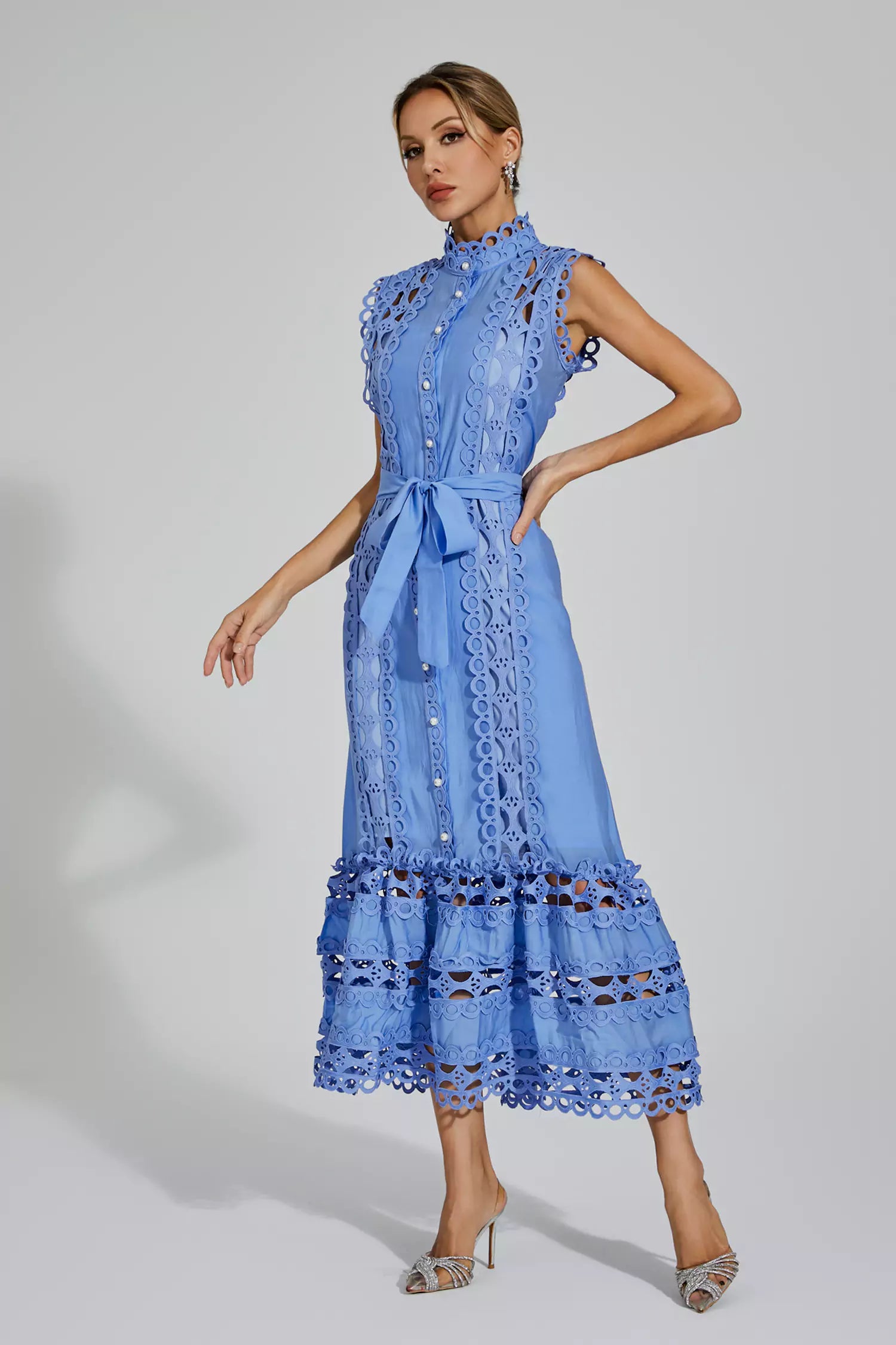 Lavinque Dresses Robe Longue Brodée | Bleu Ciel | Élégante et Structurée